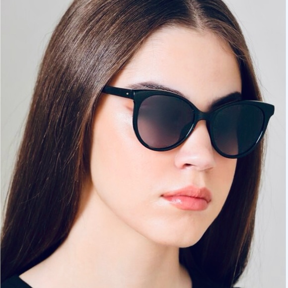 Fossil Black Dark Lensed Round Sunglasses with Patent Fossil Leather Case - Picture 1 of 13